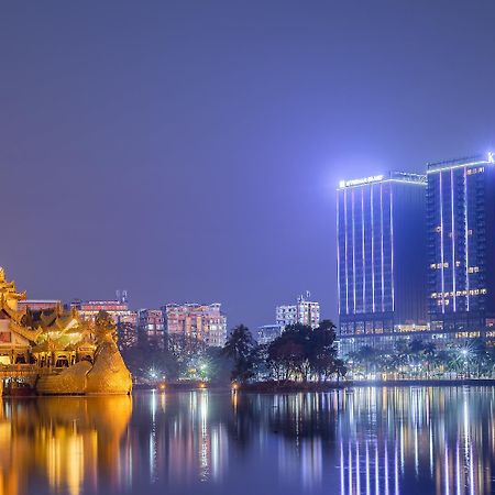 Wyndham Grand Yangon Hotel Екстериор снимка