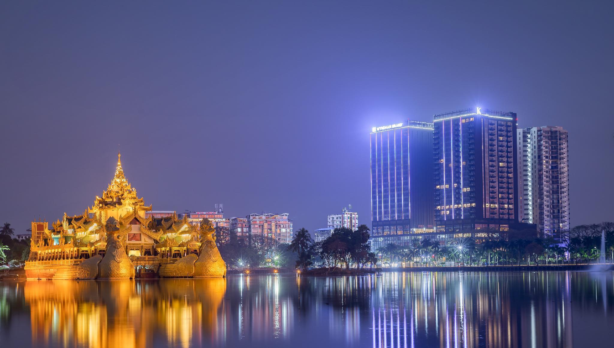 Wyndham Grand Yangon Hotel Екстериор снимка