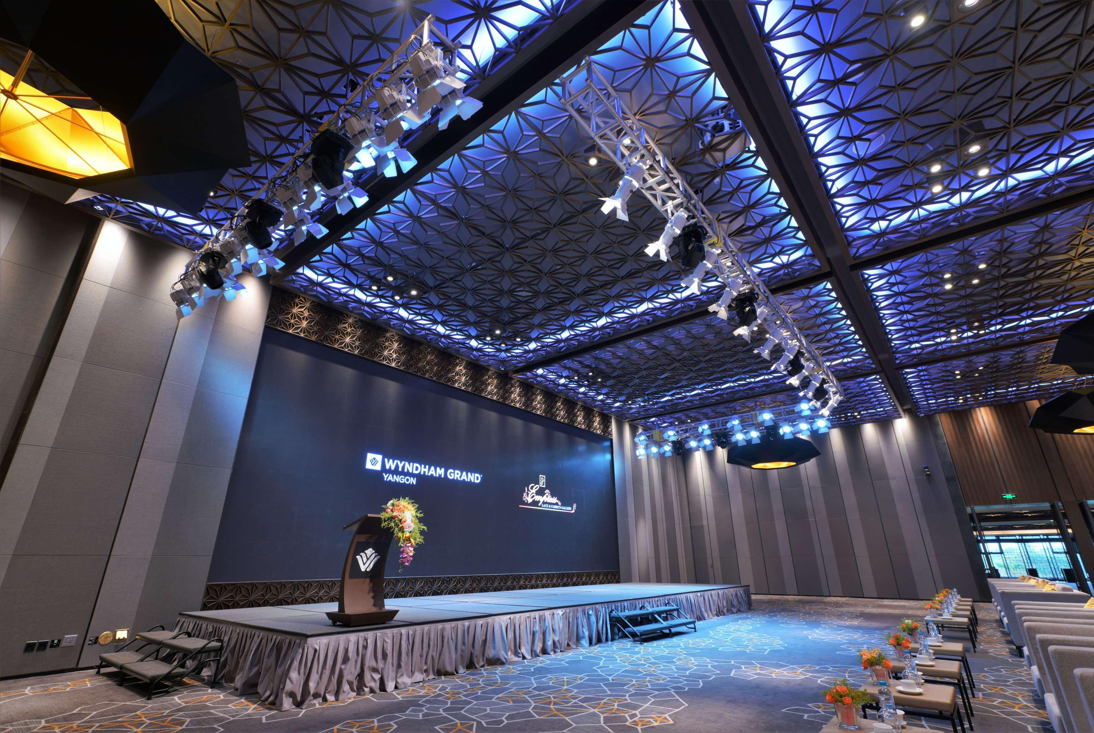 Wyndham Grand Yangon Hotel Екстериор снимка