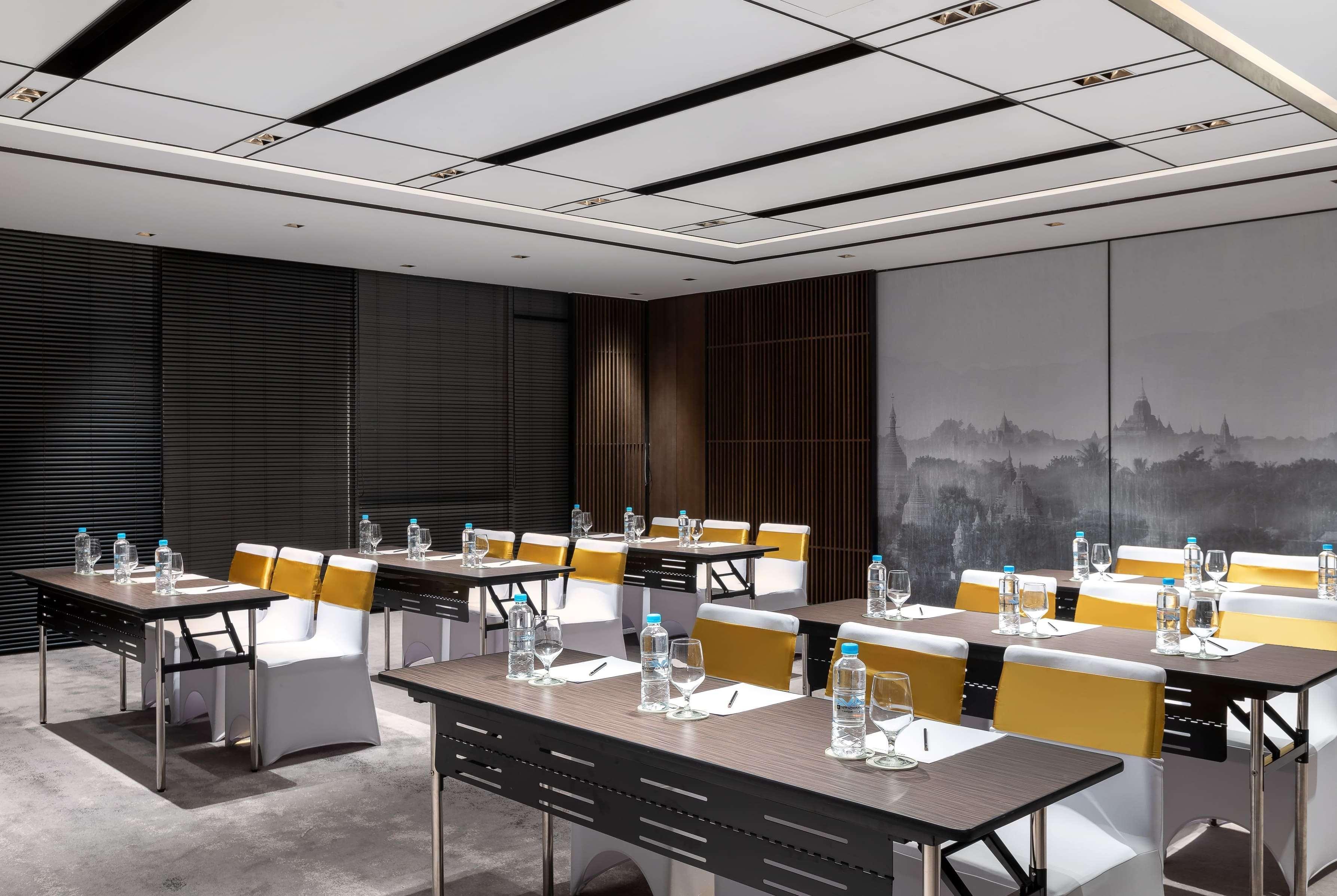 Wyndham Grand Yangon Hotel Екстериор снимка