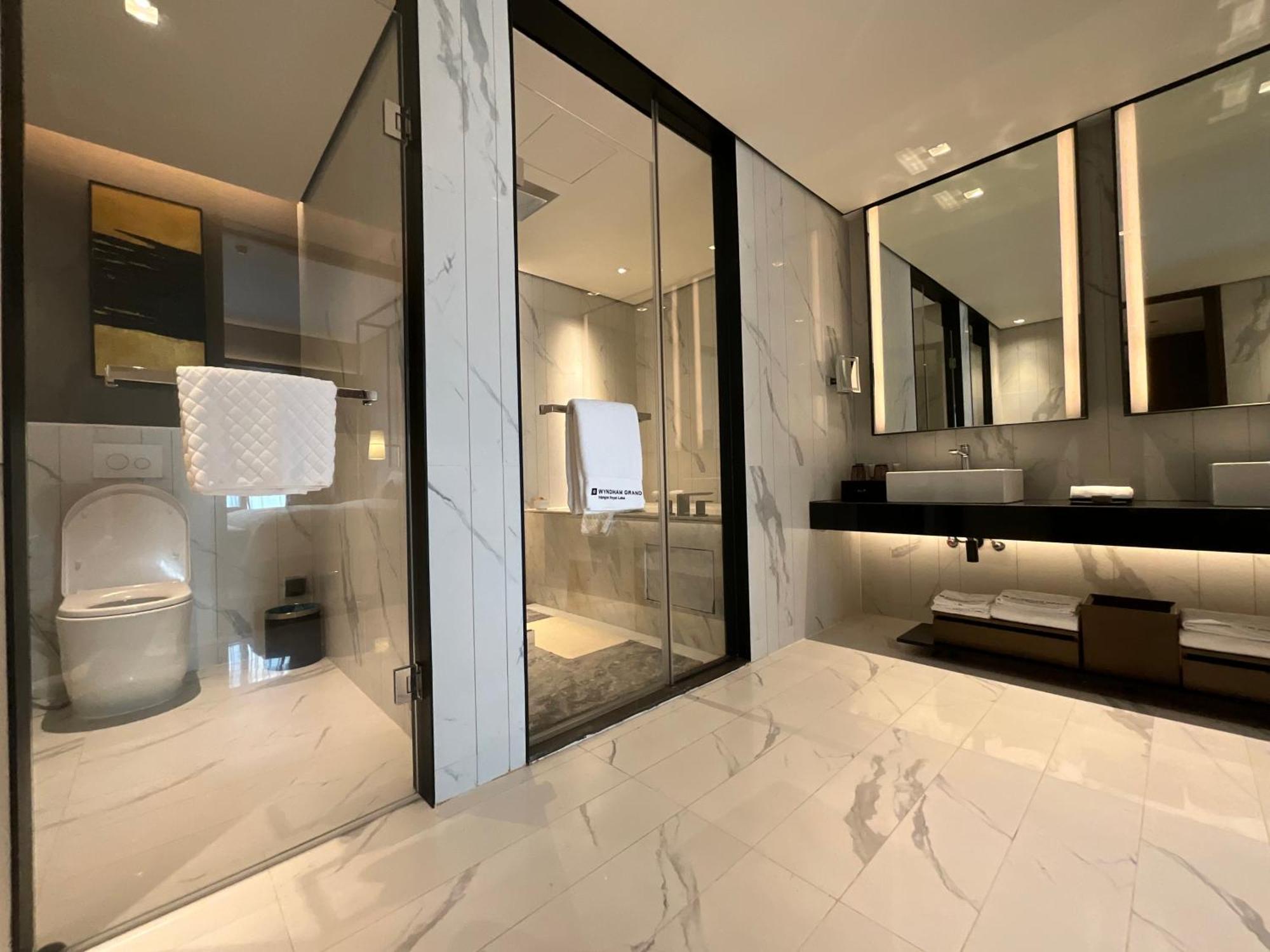 Wyndham Grand Yangon Hotel Екстериор снимка