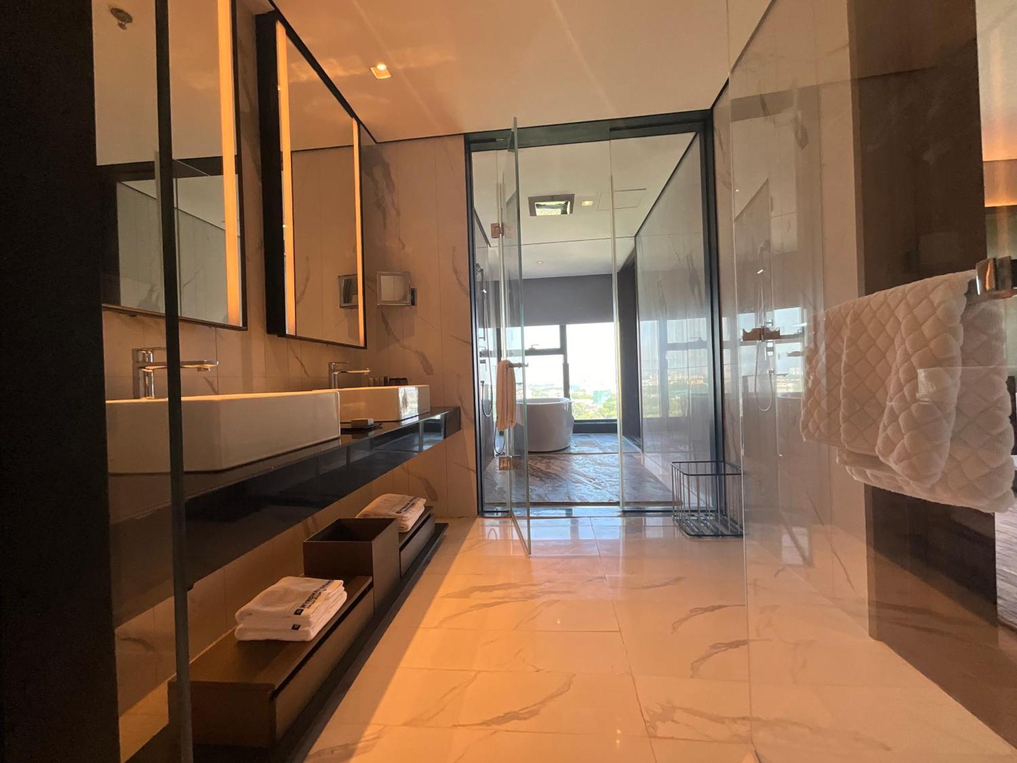 Wyndham Grand Yangon Hotel Екстериор снимка