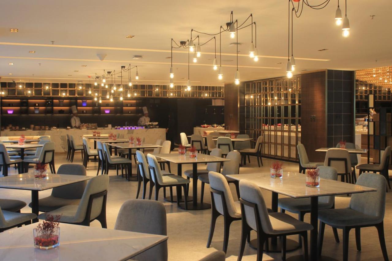 Wyndham Grand Yangon Hotel Екстериор снимка
