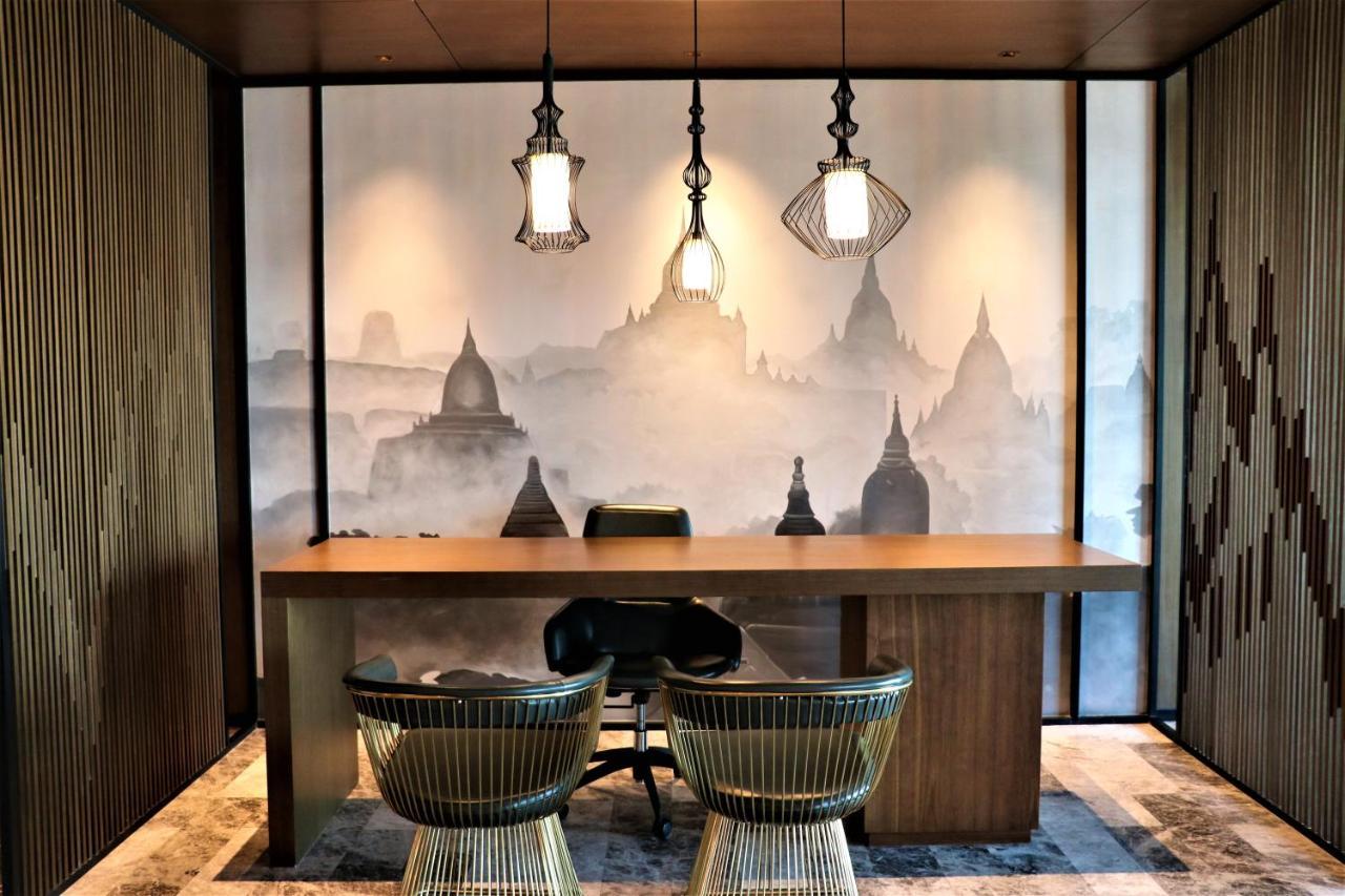 Wyndham Grand Yangon Hotel Екстериор снимка